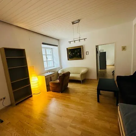 Mit Einem Schlafzimmer Mit Trennwand 公寓