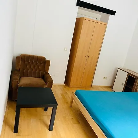 Mit Einem Schlafzimmer Mit Trennwand Διαμέρισμα