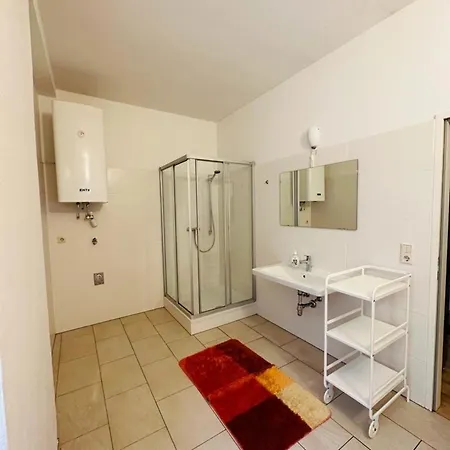 Mit Einem Schlafzimmer Mit Trennwand Apartman Graz
