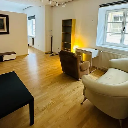 Mit Einem Schlafzimmer Mit Trennwand Апартаменты *