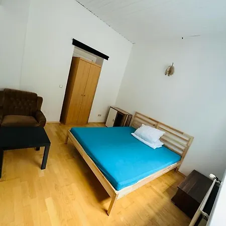 Mit Einem Schlafzimmer Mit Trennwand Апартаменты *